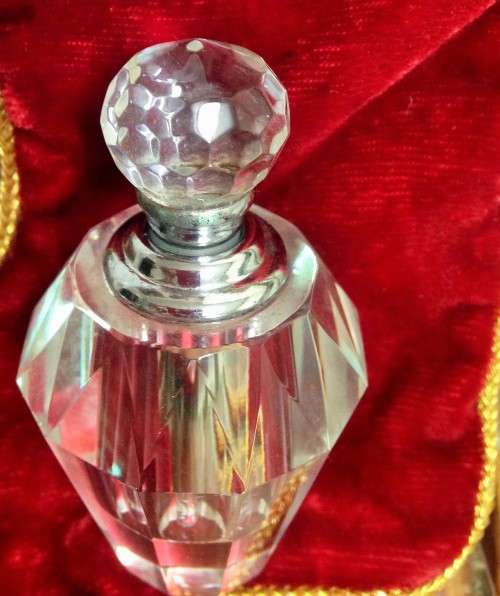 EXQUISITE*Crystal cut GLASS Perfume bottle + LID Empty