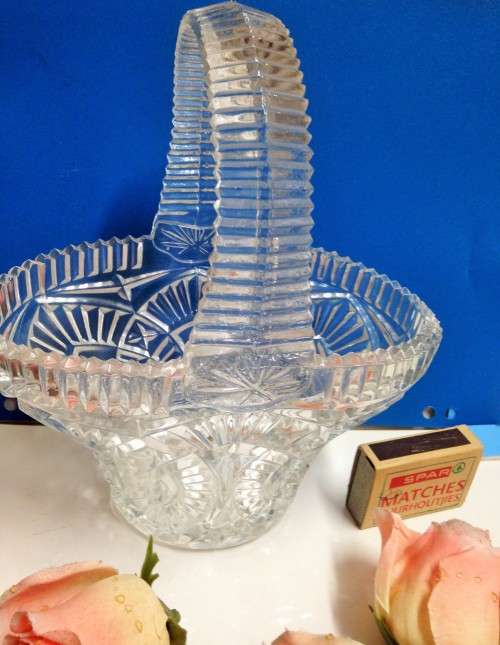VASE - PRESSED GLASS BASKET Handle star base   !!!GORGEOUS COUNTRY HOME DECOR!!!!