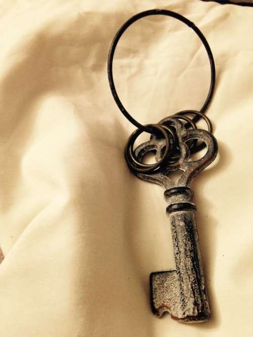 Antique Style Cast Iron Key + Ring