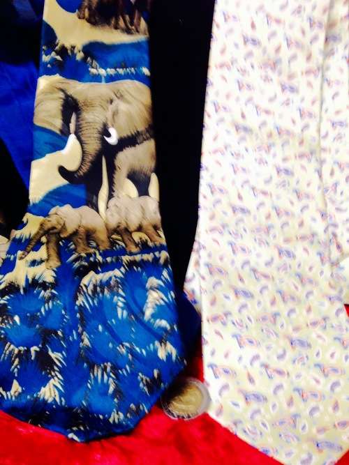 EXQUISITE "CRYSTAL"SILKPaisley tie+Elephants *GREAT COUNTRY HOME DECOR*L@@K AtmyBUY NOW*NO WAITING