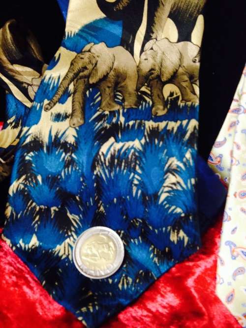 EXQUISITE "CRYSTAL"SILKPaisley tie+Elephants *GREAT COUNTRY HOME DECOR*L@@K AtmyBUY NOW*NO WAITING