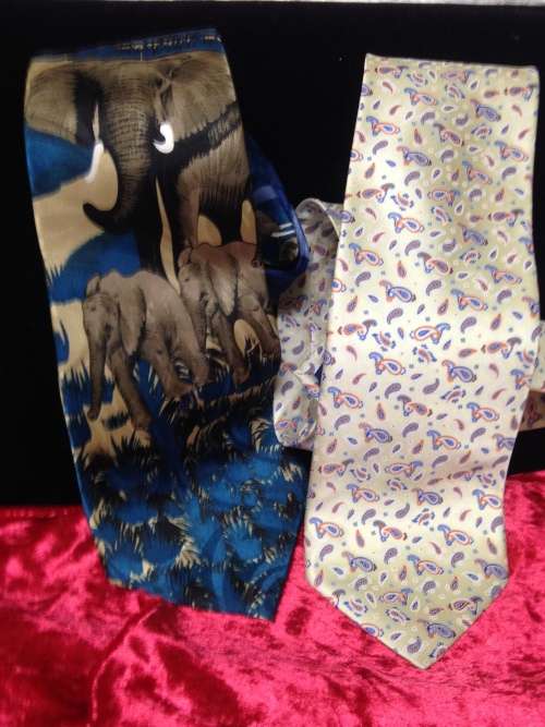 EXQUISITE "CRYSTAL"SILKPaisley tie+Elephants *GREAT COUNTRY HOME DECOR*L@@K AtmyBUY NOW*NO WAITING