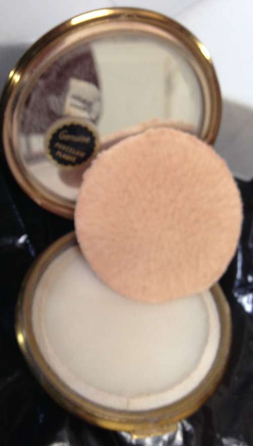 Powder Compact - Genuine artist signed Porcelain -FRENCH COURTING COUPLE