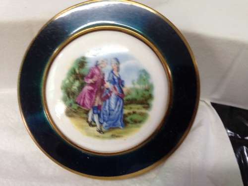 Powder Compact - Genuine artist signed Porcelain -FRENCH COURTING COUPLE