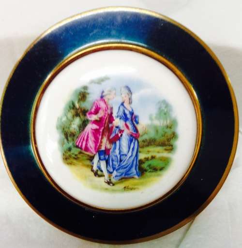 Powder Compact - Genuine artist signed Porcelain -FRENCH COURTING COUPLE