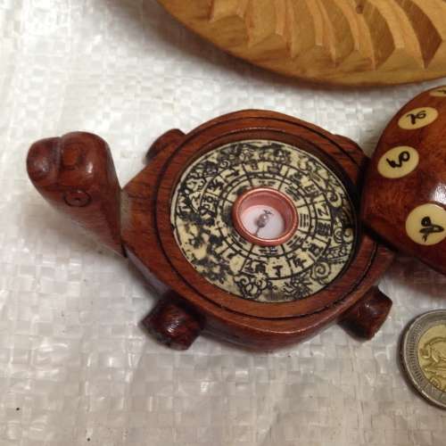 Compass - ORIENTAL c 1949/50 Japanese Feng Shui Tortoise Wood bone  insets Calligraphy
