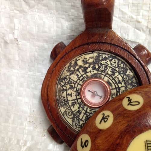 Compass - ORIENTAL c 1949/50 Japanese Feng Shui Tortoise Wood bone  insets Calligraphy