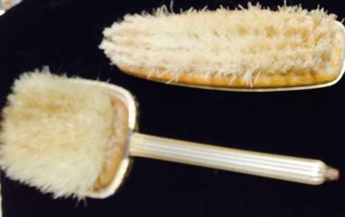 Mirror+Brush set - Vanity dressing table decor Blue has white daisy`s Vintage 1960s Very Pretty