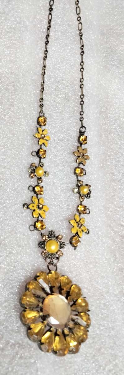 Necklace - CLOISONNE FLOWER big AMBER CRYSTALS GOLD TONE METAL