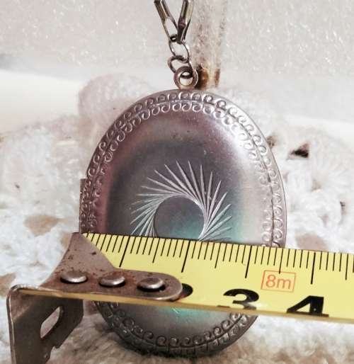 Unusual Necklace LOCKET hinged +Chain 2 tone metal outside embossed design+ silver inside gilt