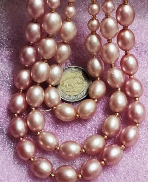Necklace PINK Bib 3 strand Pearls degrees of Pink graduating sizes
