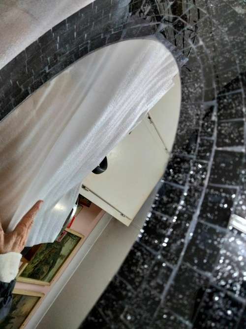 `MIRROR MOSAIC Black Tiles back wire to hang Note