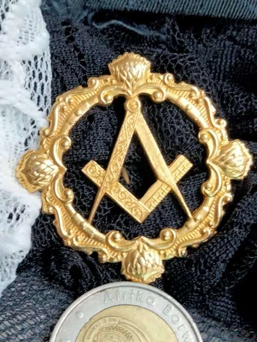 MASONIC PENDANT gold Tone metal + only 1 cuff link LOOK At My BUY NOW Items NO WAITING