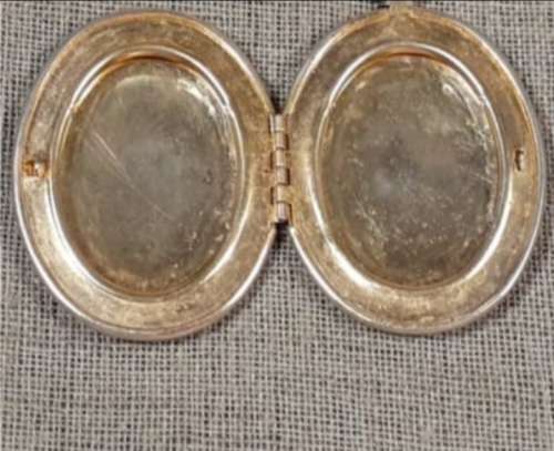 Unusual Necklace LOCKET hinged +Chain 2 tone metal outside embossed design+ silver inside gilt