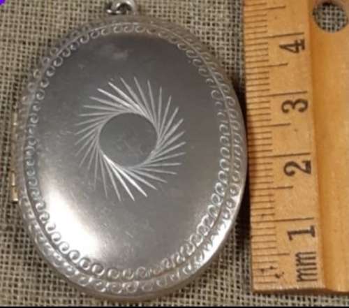 Unusual Necklace LOCKET hinged +Chain 2 tone metal outside embossed design+ silver inside gilt