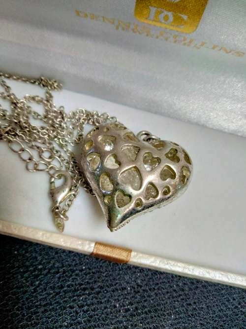 Necklace signed Avon Chain Silver - Gold  Pendant PUFF Heart Masses Crystal - Back Cutout Hearts