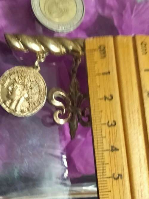 BROOCH Vintage French-Bar with 3 Charms on French 1Fleur de lys 1 medallion head on 1 hand bag