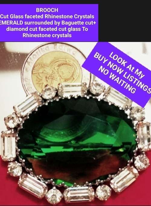 Brooch FACETED CUT-CRYSTAL EMERALD Green Glass STONE Surrounded by Baguette+Diamond glassRhinestone