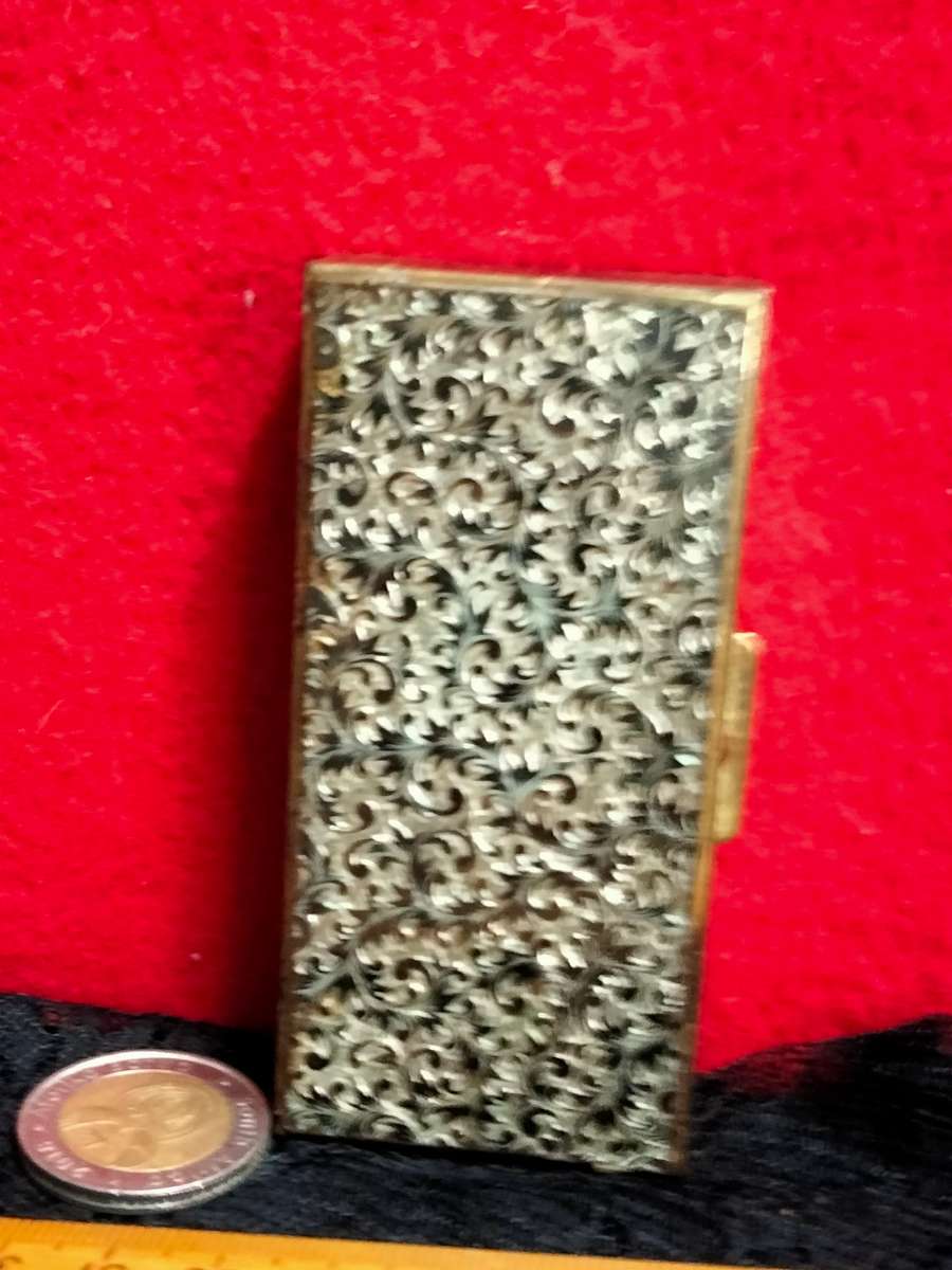 Ladies cigarette box - embossed rectangular hinged lid gold tone metal