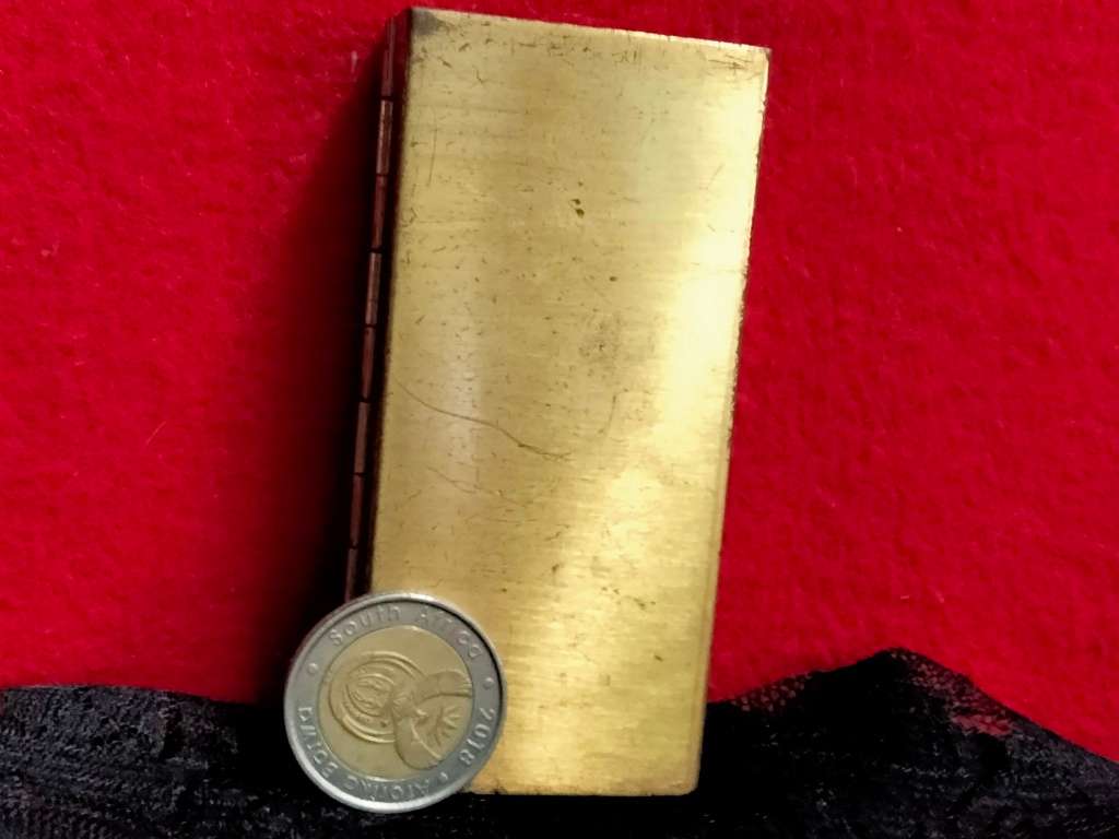 Ladies cigarette box - embossed rectangular hinged lid gold tone metal