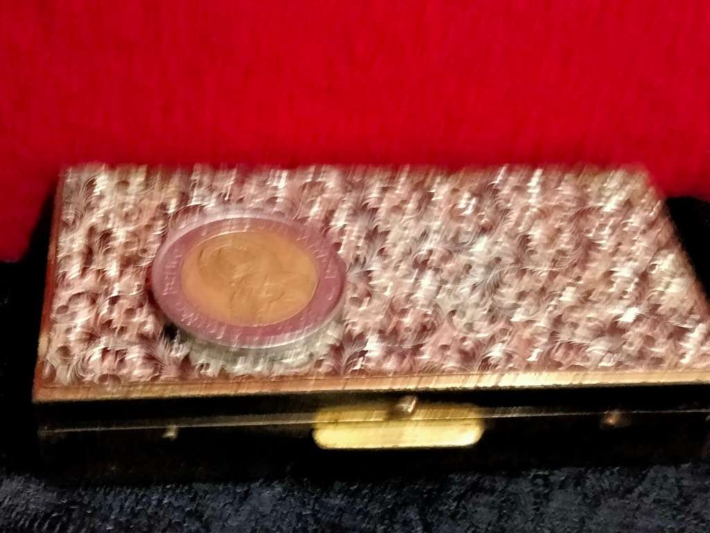 Ladies cigarette box - embossed rectangular hinged lid gold tone metal