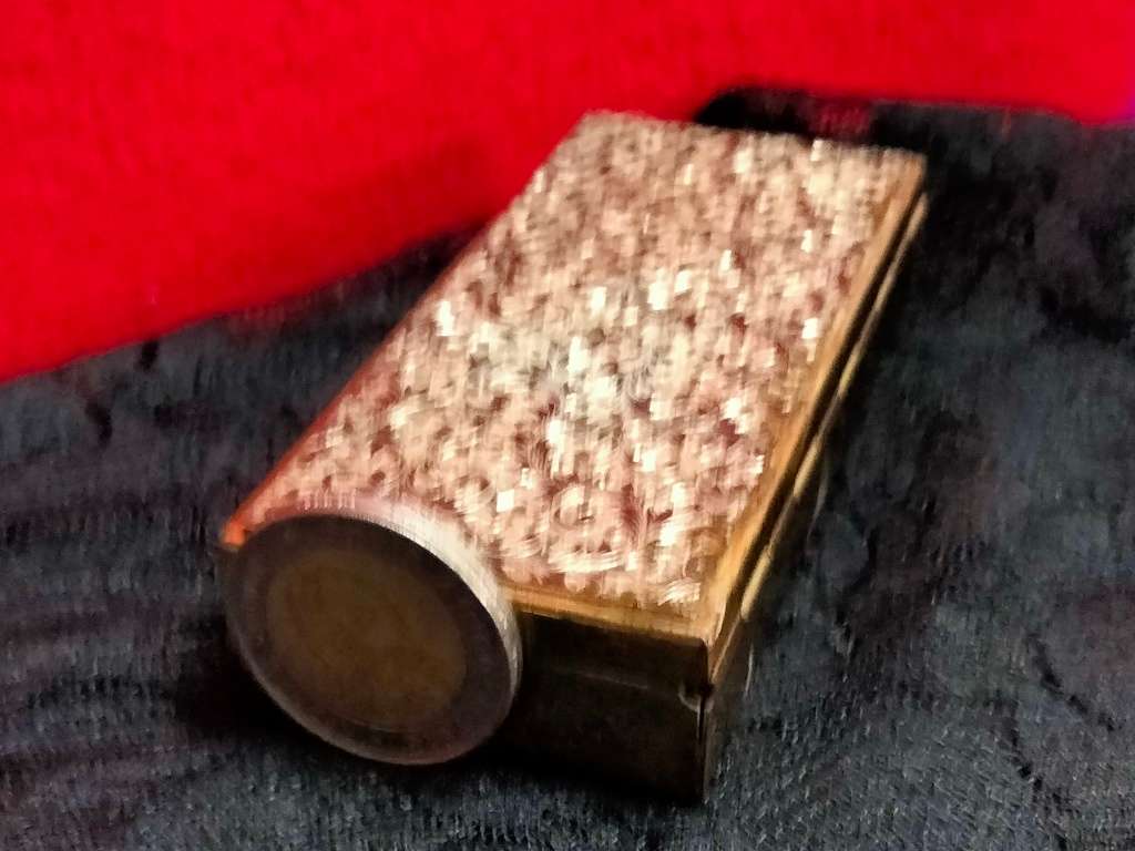 Ladies cigarette box - embossed rectangular hinged lid gold tone metal