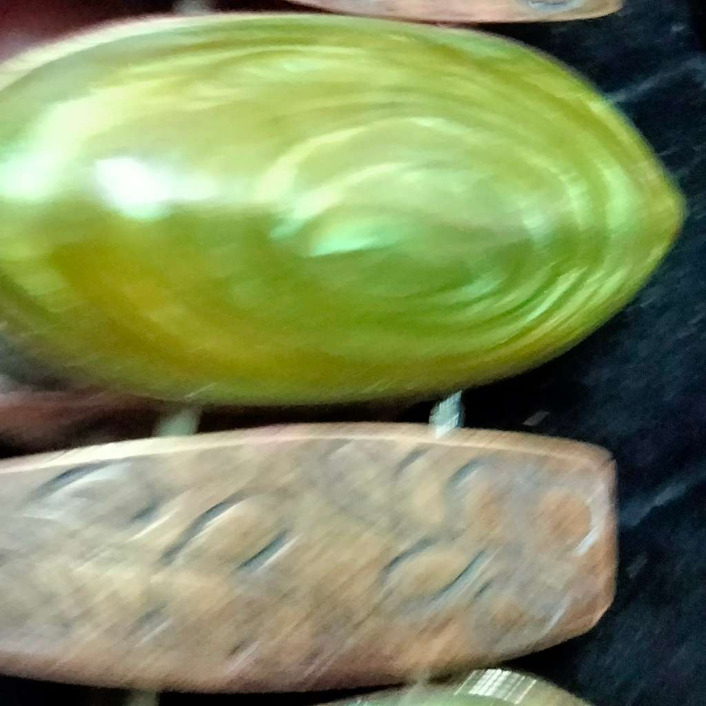 Bracele Stretch Links metal Gothic trimComposite Greene+ silver metal trim+Oblong metal has flowers