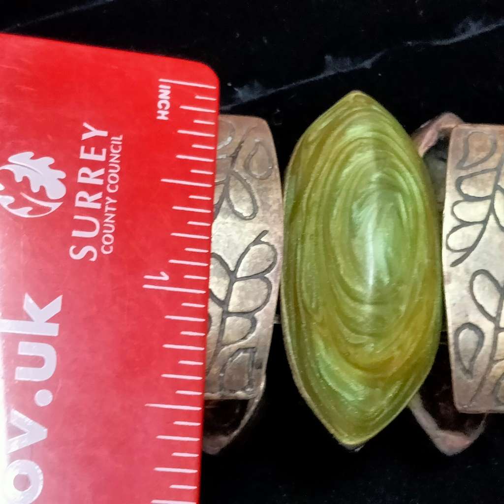 Bracele Stretch Links metal Gothic trimComposite Greene+ silver metal trim+Oblong metal has flowers