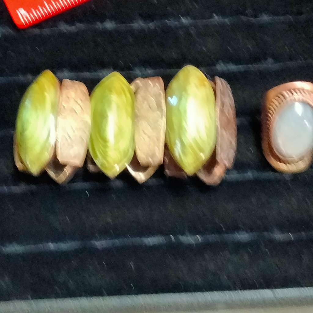 Bracele Stretch Links metal Gothic trimComposite Greene+ silver metal trim+Oblong metal has flowers