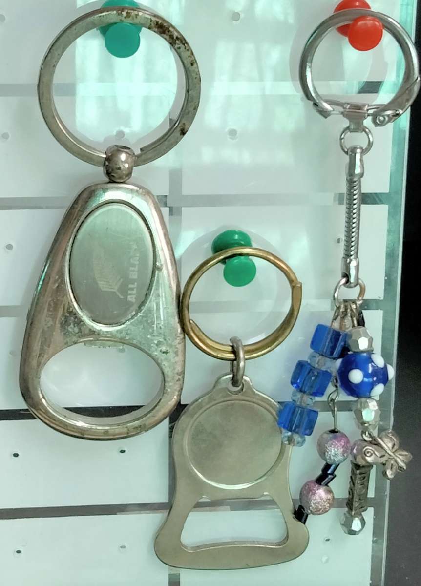 Keyrings -All blacks -  Bell shape opener - Art glass dangle beads