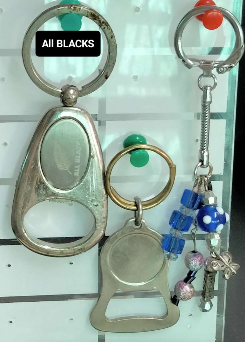 Keyrings -All blacks -  Bell shape opener - Art glass dangle beads