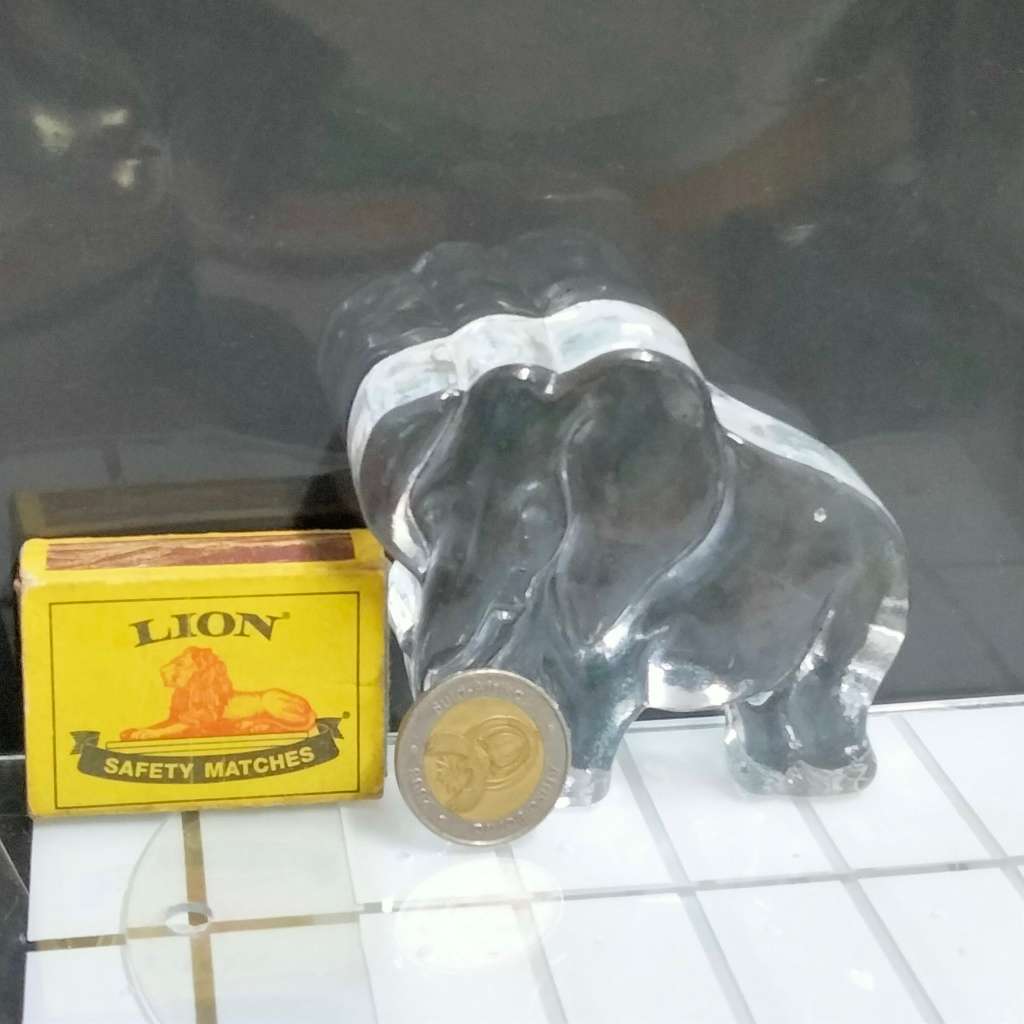 Paperweight  Glass clear ELEPHANT