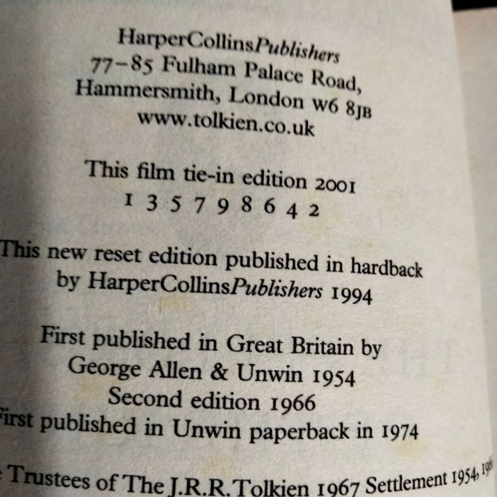 Book Lord of the Rings -fellowship of the rings -JRR Tolkien this film tie-in edition 2001 pre-owned