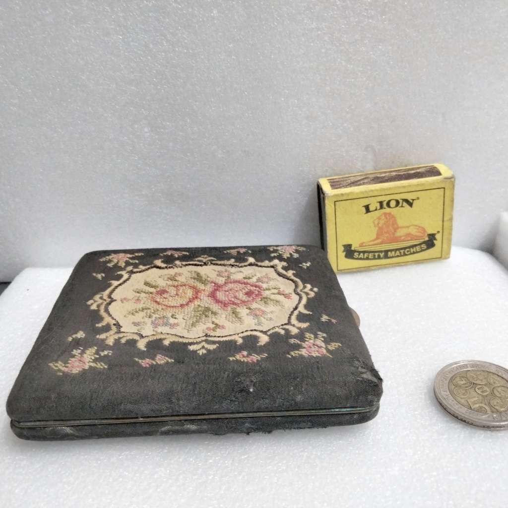 Cigarette Case vintage maker-Mona Lisa Look at my Buy Now listings No Waiting