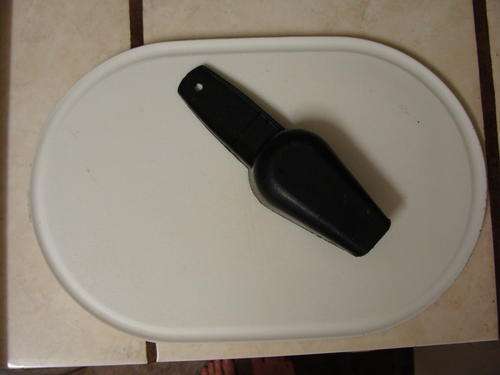 RETRO TUPPERWARE  SMALL SCOOP AND  CHOPPING  BOARD-ODD JOB LOT-2 ITEMS