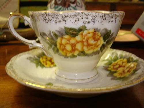 WOW!!!     YELLOW ROSE BONE CHINA !!! DUO  WITH GOLD STIPPLING SCALLOPED EDGES !!STUNNING