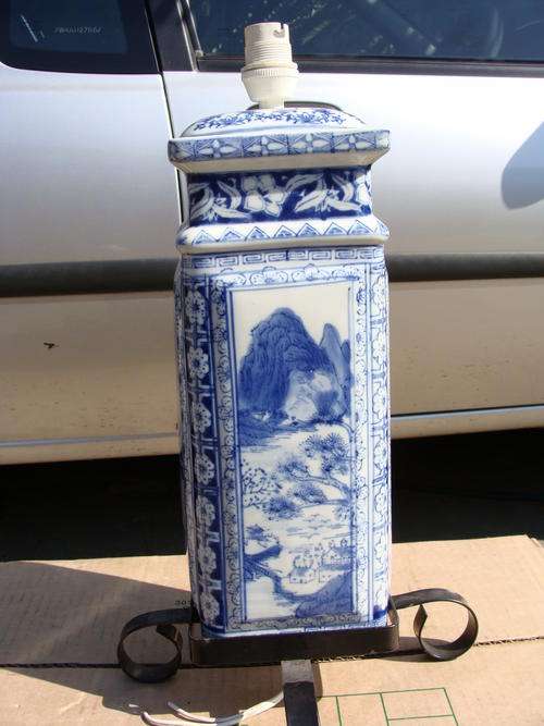 !!!WOW!!!WOW!!!!SPECTACULAR BLUE ON WHITE CHINOSORIE LAMP WITH FOUR PANEL  MOUNTAIN SCENERY STUNNING