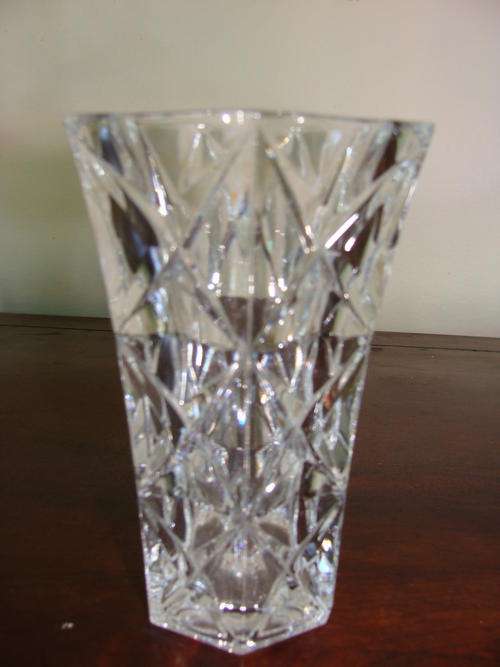 1 GLASS VASE TRUMPET SHAPE 6 PANELS DECORATED WITH STAR PATTERNS