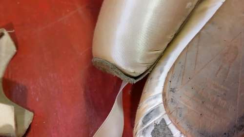 BEAUTIFUL PINK BALLET POINTE SHOES : FOR USE OR DISPLAY IN A GIRLS ROOM : BLOCH SIZE 5 WITH RIBBON