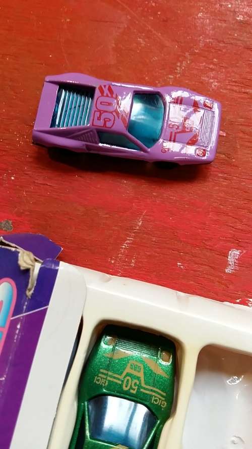 FOR THE COLLECTOR : AS NEW, UNSCRATCHED PRISTINE CONDITION  SET OF 10 DIE-CAST METAL CARS IN BOX SET