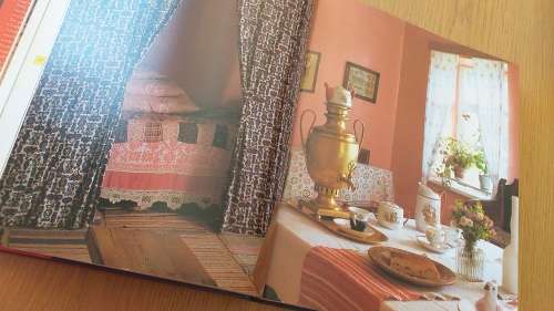 INTERIOR DECORATING BOOK : RUSSIAN HOUSES by Elizabeth Gaynor