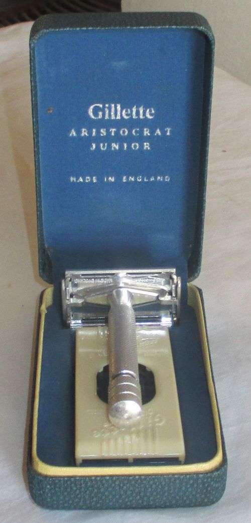 VINTAGE GILLETTE RAZOR IN BOX WITH BLADES