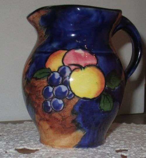 VINTAGE H & K TUNSTALL ¿AUTUMN FRUIT¿ HAND PAINTED CREAM PITCHER