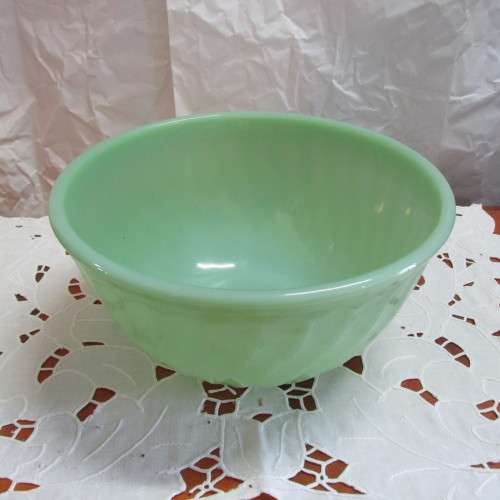 GREEN MILK GLASS MIXING BOWL   FIRE KING