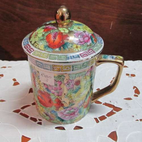 PORCELAIN CUP WITH LID