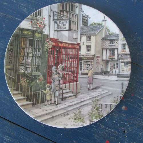 ROYAL DOULTAN WALL PLATE NO 6868  "THE BOOK SHOP "   FROM THE SERIES " WINDOW SHOPPING " BY THE ART