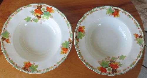 TWO SOUP PLATES    ' CREAMPETAL" GRINDLEY  ENGLAND  DIAMETER   25 CM