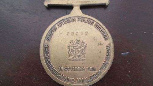 2 POLICE MEDALS AND MILK JUG