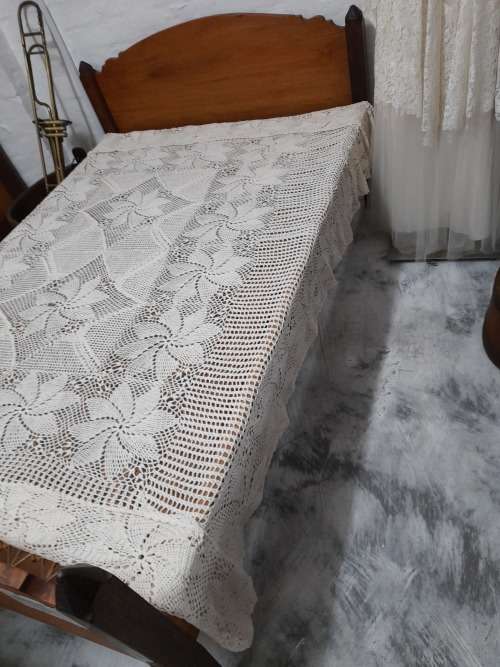 GEHEKELDE BEDSPREI/TAFELDOEKN