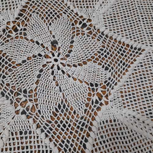 GEHEKELDE BEDSPREI/TAFELDOEKN